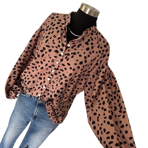 Tan and black cheetah print puff sleeve button down satin blouse M - Picture 2 of 11